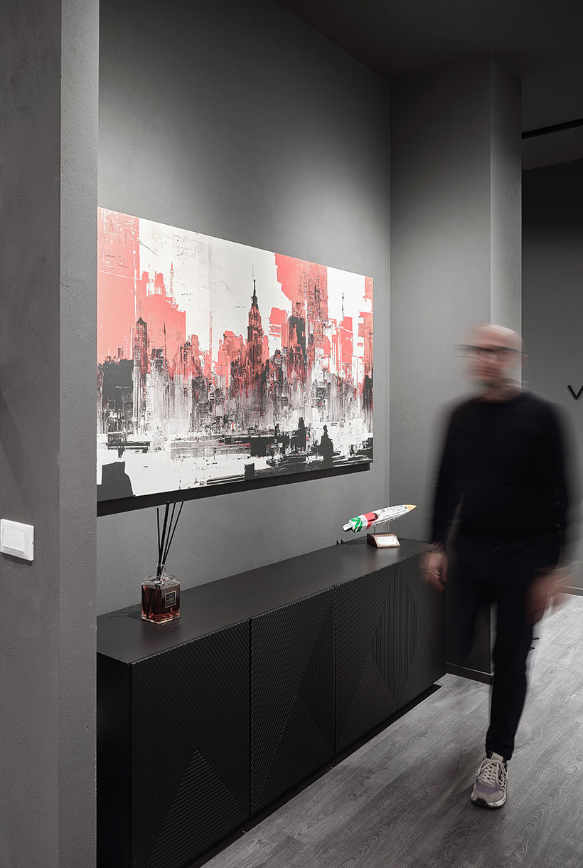 Corridoio dello spazio corporate grigio e nero