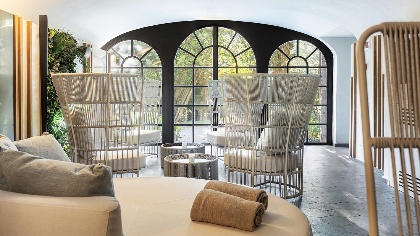 Area relax del luxury resort Borgo dei Conti