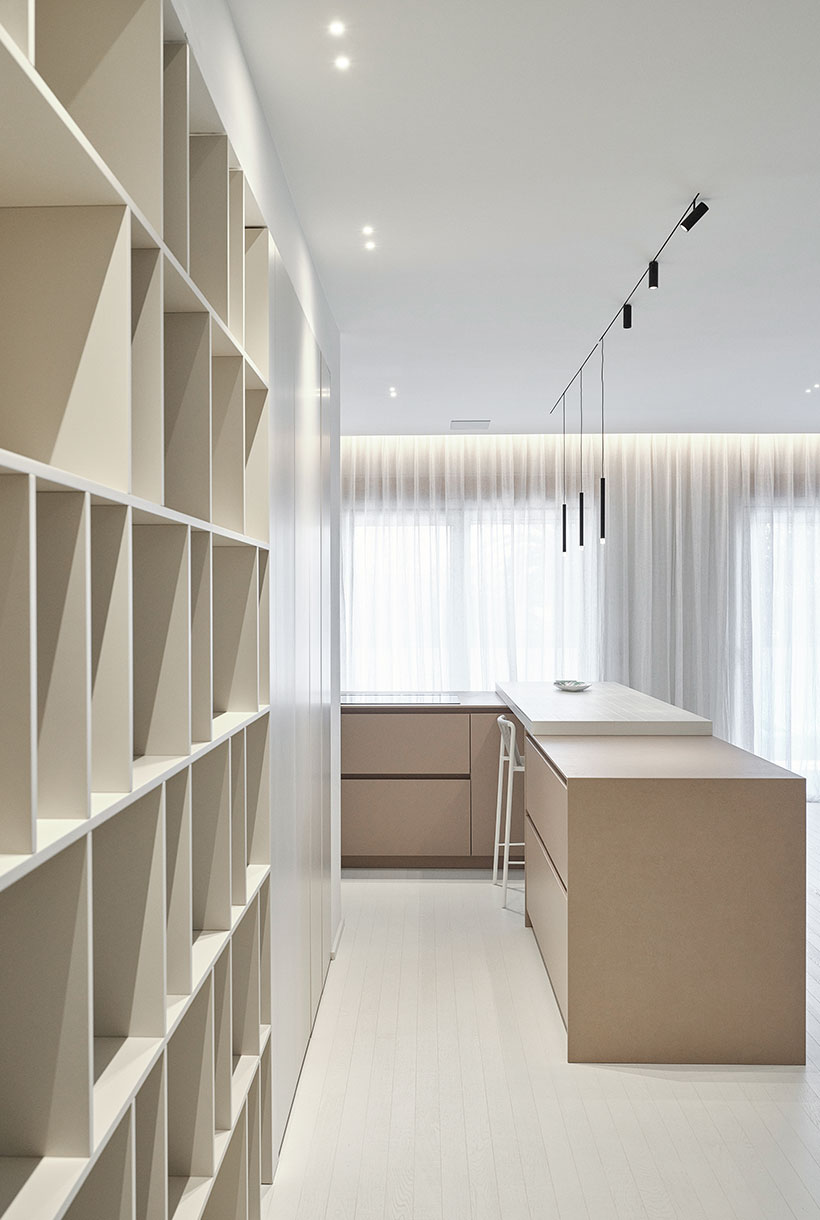 Libreria e isola della cucina